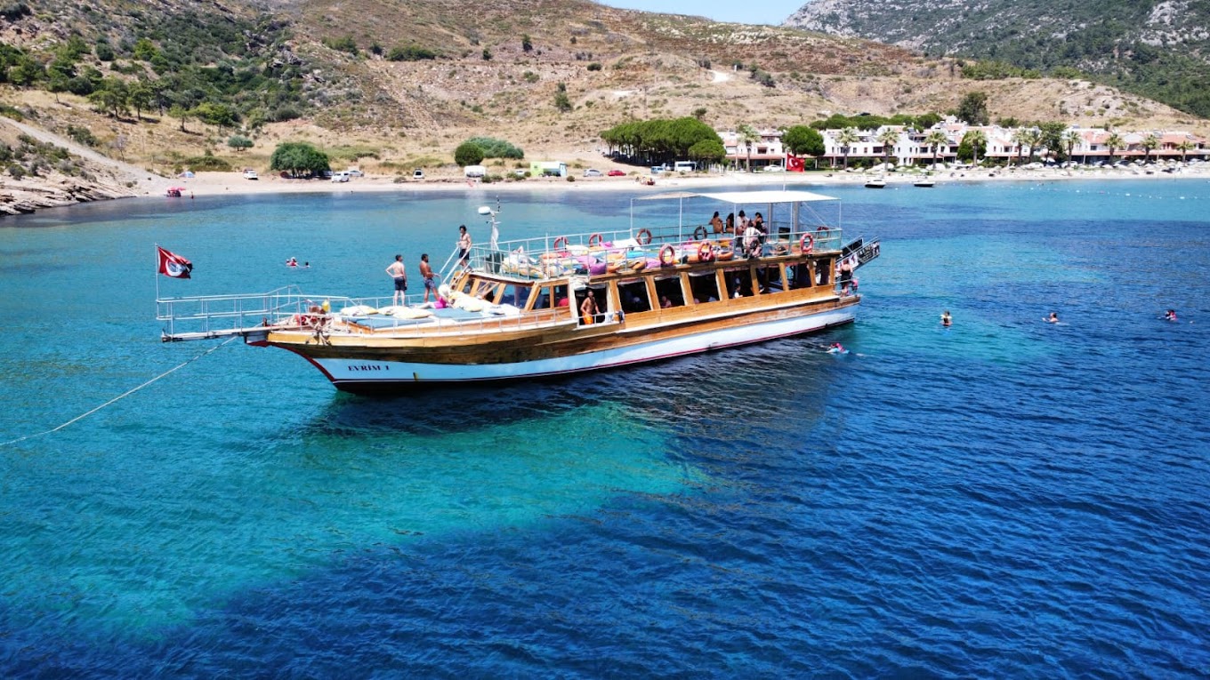 Evrim-1 teknesi Kuşadası koyunda